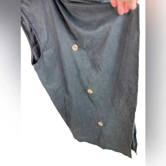 E. SSUE • Black Vest - Picture 10 of 12